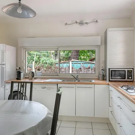 Дом отдыха Maison Familiale Dans Les Pins A 300 M De La *